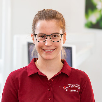 Dr. Jennifer Metz - Angestellte Zahnärztin Weiterbildung in Implantologie